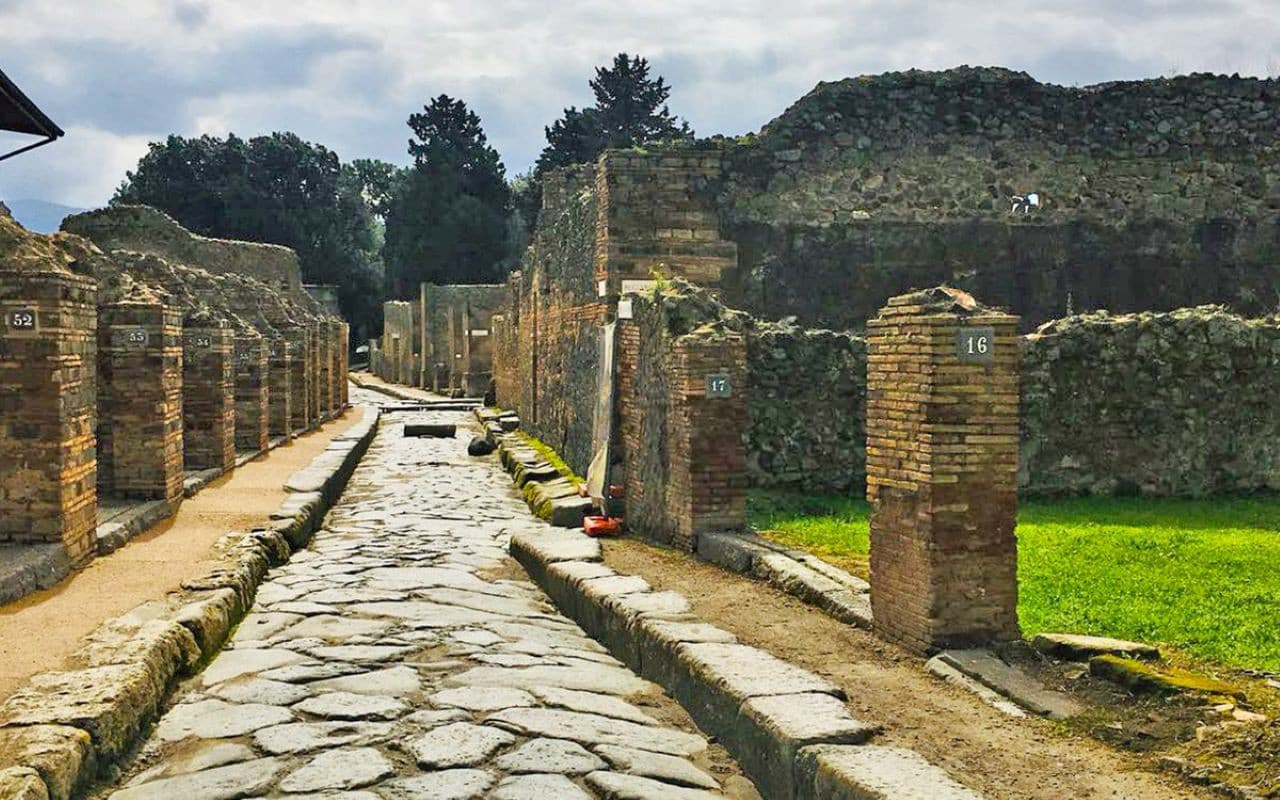Pompeii and Naples Full-Day Tour from Rome - تصویر 17