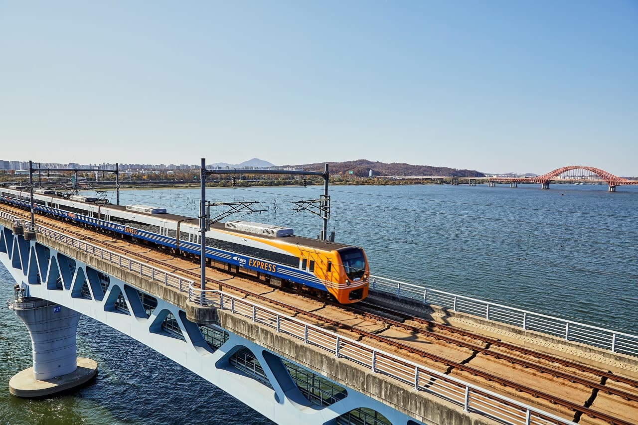 COMBO: AREX Incheon Airport Express Train + Korea SIM Card + Lotte World - تصویر اصلی