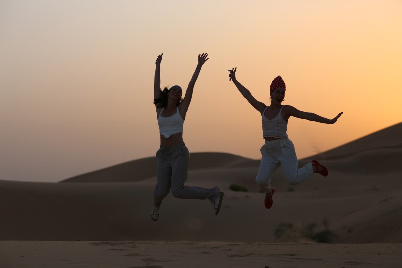 Premium Evening Desert Safari Tour from Dubai with BBQ Dinner - تصویر 4
