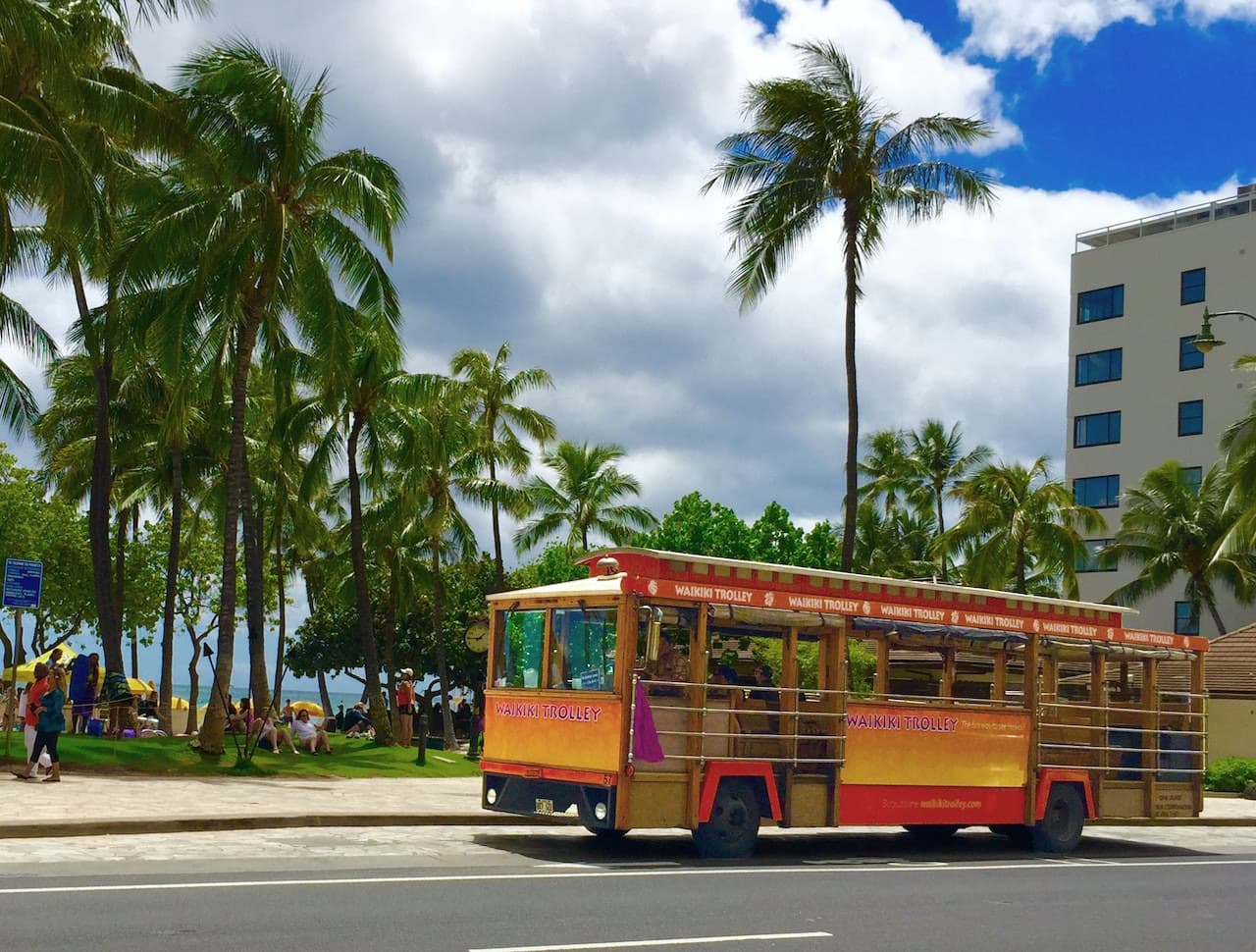 Waikiki Trolley Hop-on Hop-off Bus Tour - تصویر 2