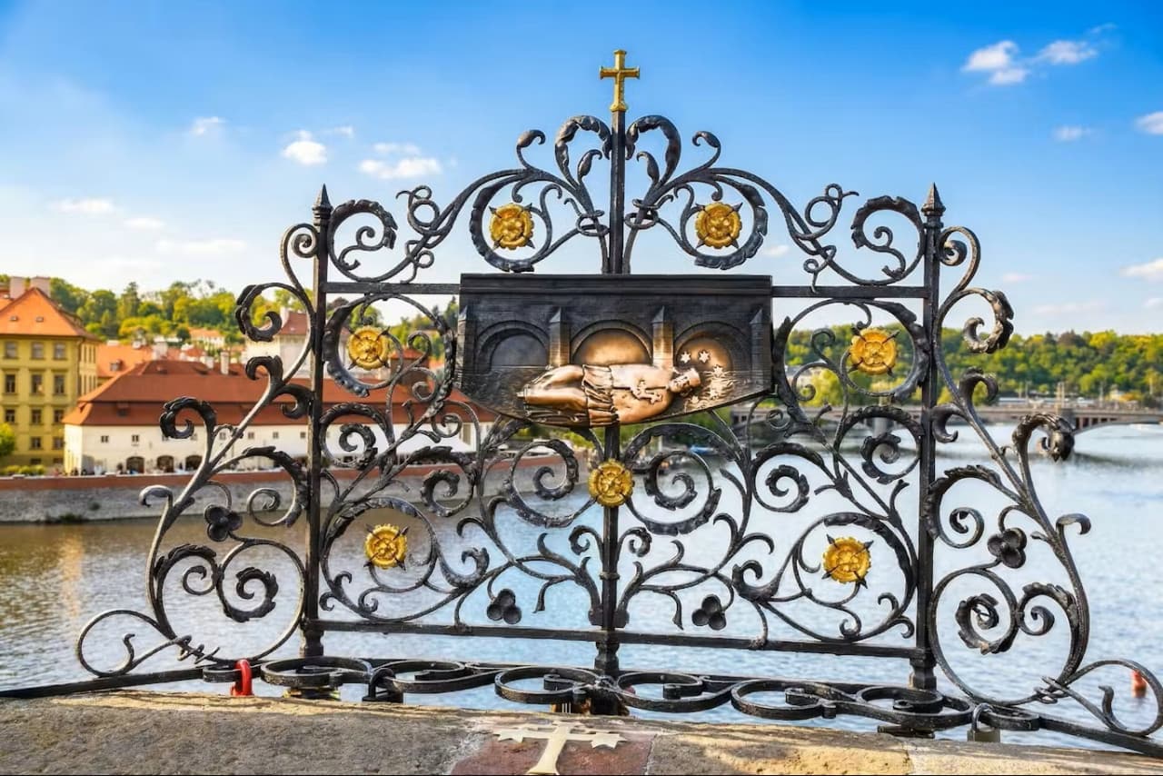 Charles Bridge Towers Ticket + Audio Guide - تصویر 4