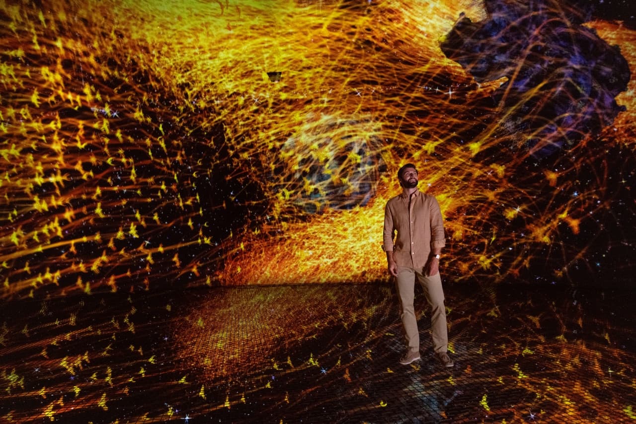 COMBO: teamLab Phenomena Ticket + Big Bus Abu Dhabi Hop-on Hop-off Bus Tour - تصویر 3