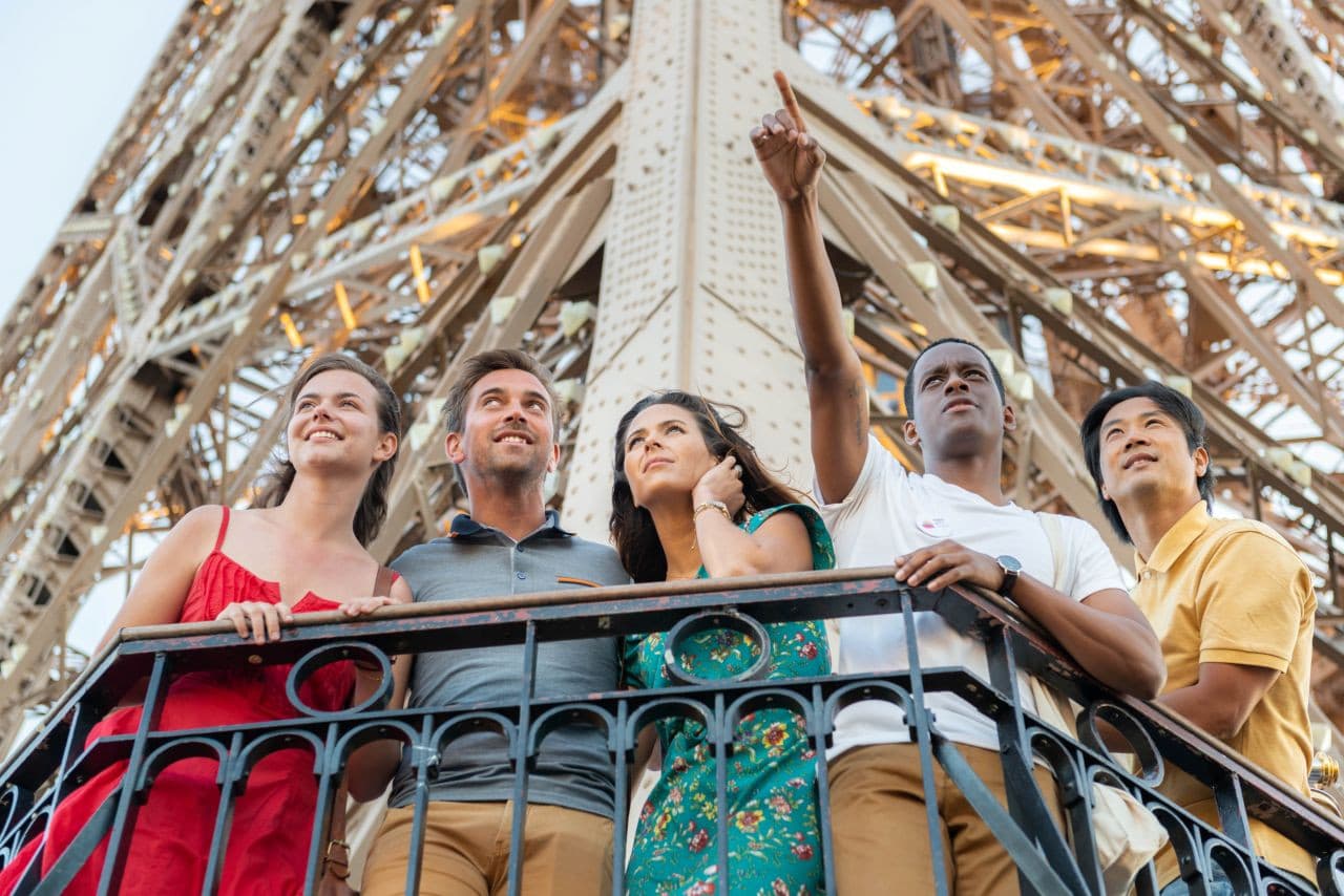 Paris Illuminations Night Bus Tour and Eiffel Tower Reserved Access - تصویر 10