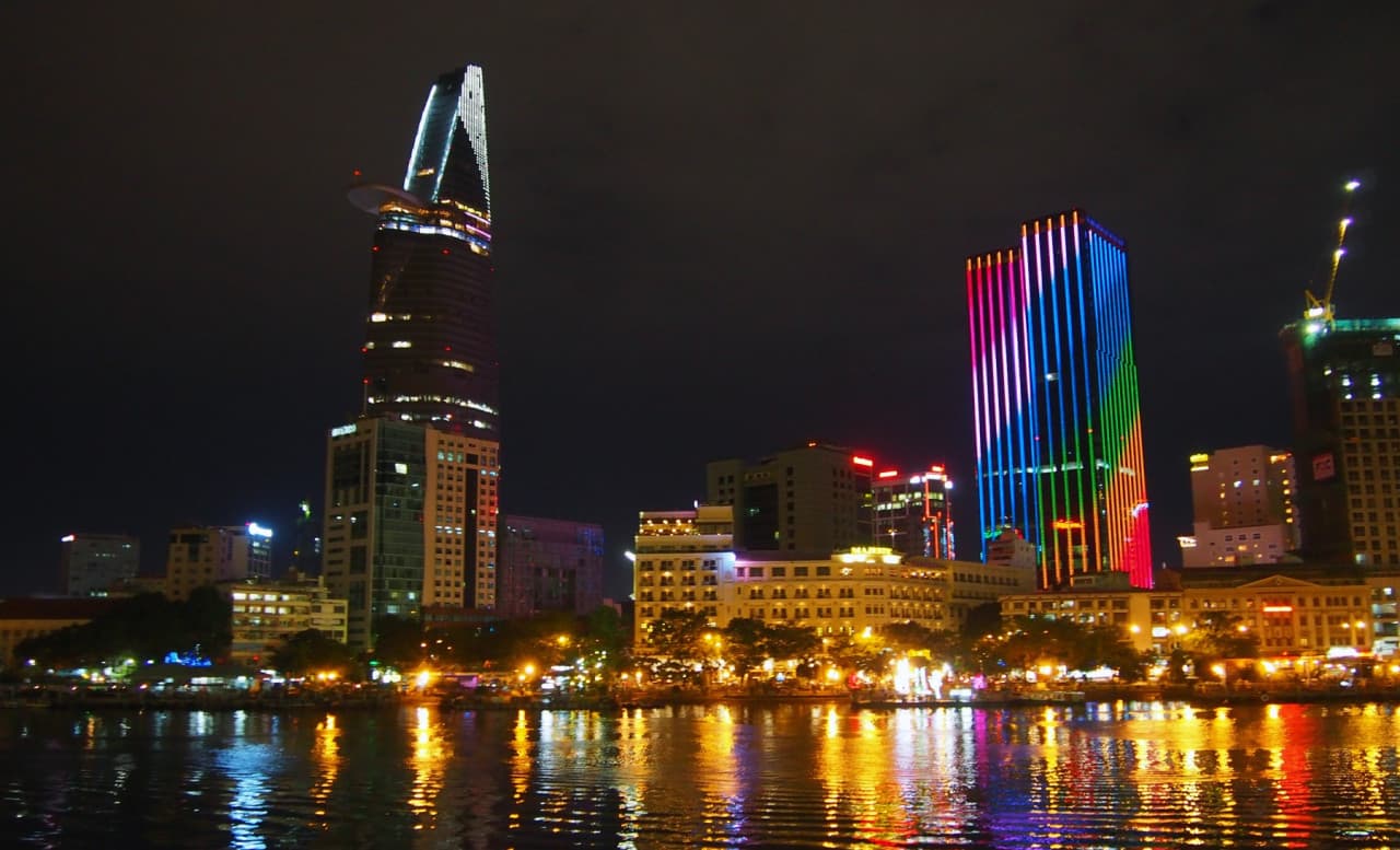 Saigon Evening Tour with Water Puppetry Show and Dinner Cruise - تصویر 6