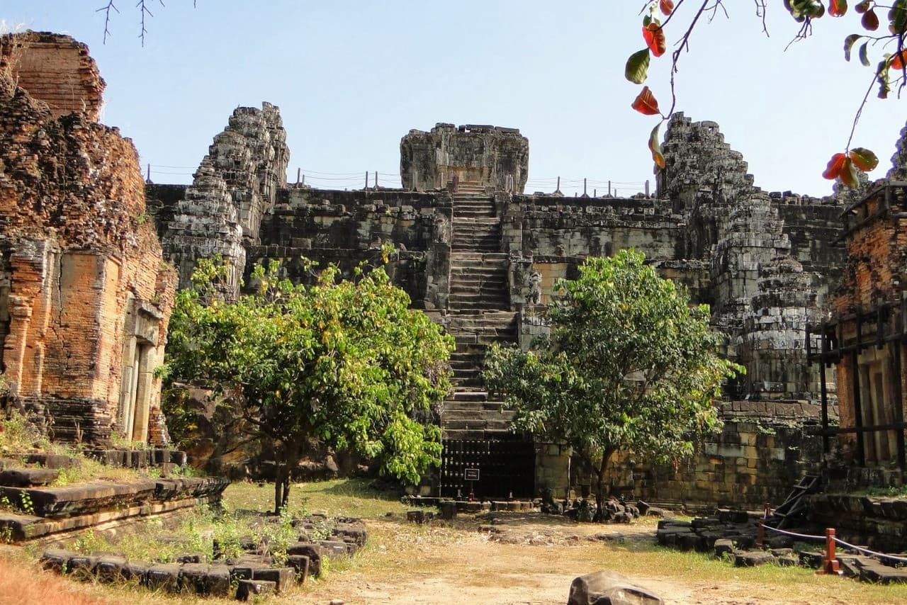 Beng Mealea, Banteay Srei, Banteay Samre, and Phnom Bakheng Tour - تصویر 5