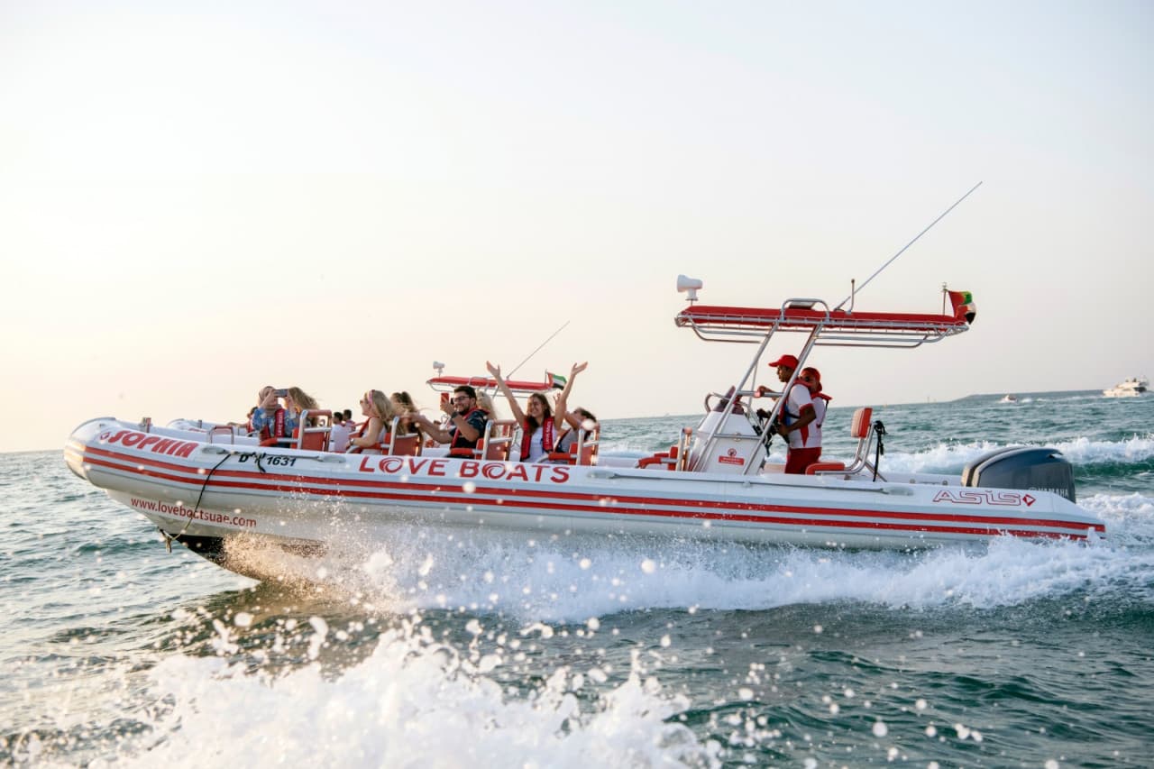 Love Boats - Dubai Marina Guided Sightseeing Boat Tour - تصویر 4