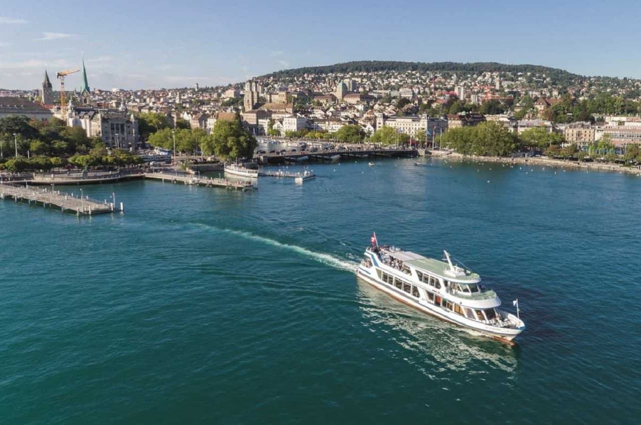 Zurich City Sightseeing Bus Tour with Lake Cruise - تصویر اصلی
