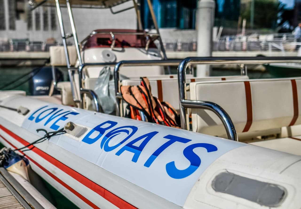 Love Boats - Dubai Marina Guided Sightseeing Boat Tour - تصویر 2