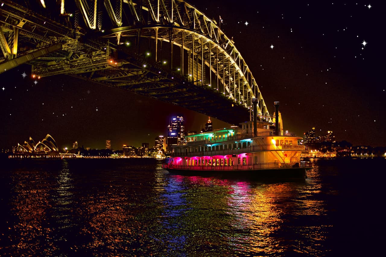 Sydney Harbour Showboat Dinner Cruise - تصویر 2