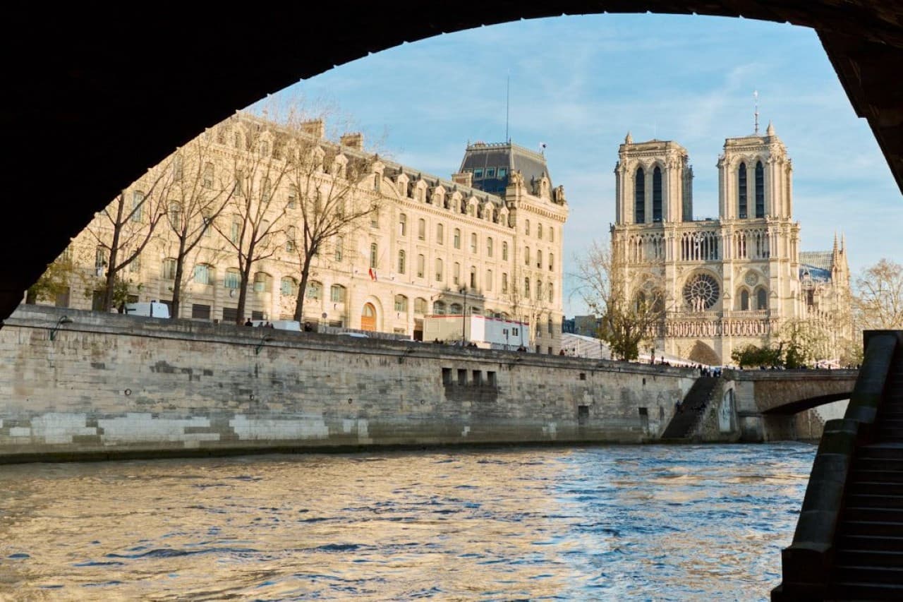 Notre Dame Cathedral Neighbourhood Guided Walking Tour - تصویر اصلی