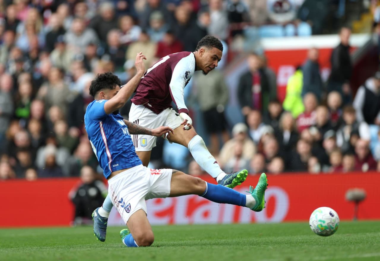 Premier League Football - Aston Villa FC Match Ticket at Villa Park Stadium - تصویر 2