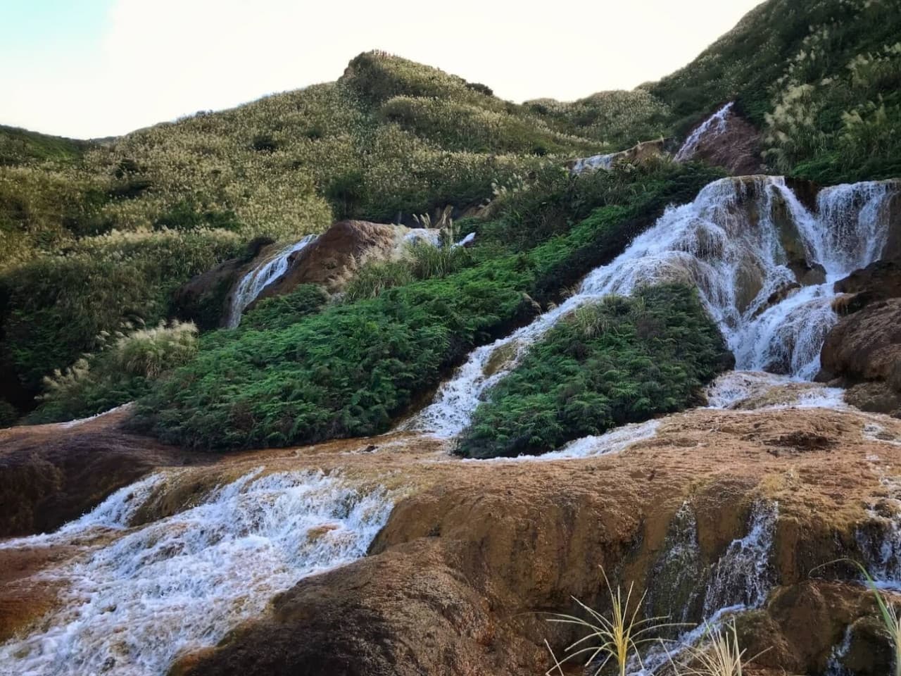 Jiufen Night Tour from Taipei: Jiufen Old Street, ShueiNanDong Golden Waterfall, Baoshishan Lookout - تصویر 4