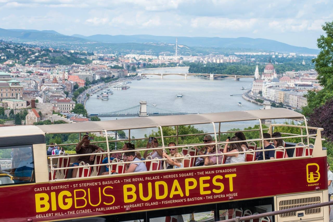 Big Bus Budapest Hop-on Hop-off Bus Tour - تصویر 11