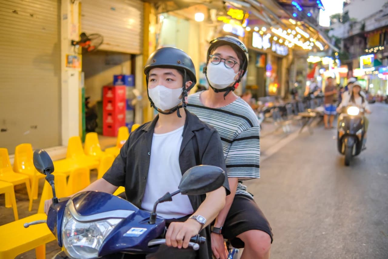 Hanoi Instagram Tour: Ceramic Mosaic Mural, Sword Lake, Long Bien Bridge - تصویر 4
