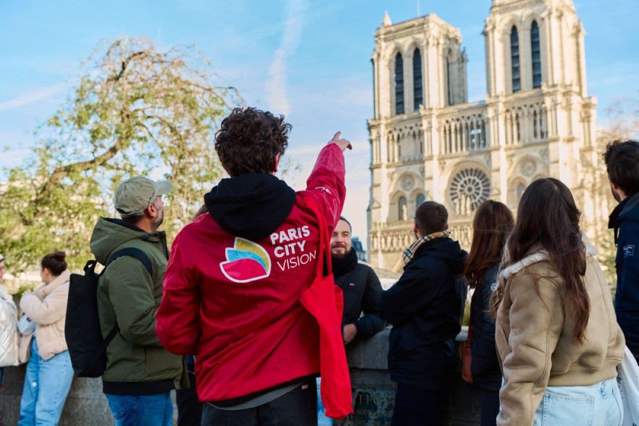 Notre Dame Cathedral Neighbourhood Guided Walking Tour - تصویر 3
