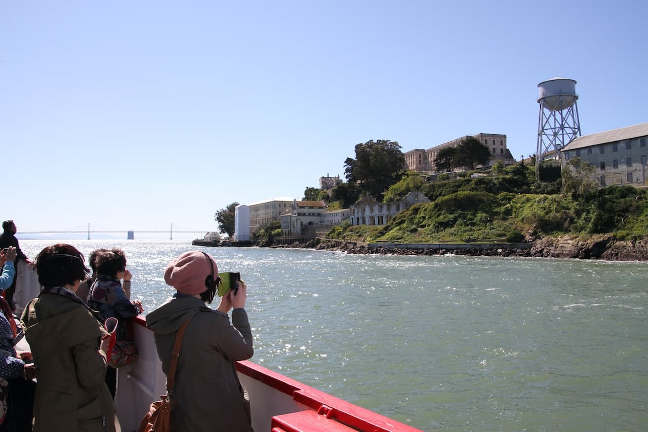 San Francisco Bay 1.5 Hour Bridge to Bridge Sightseeing Boat Cruise by Red and White Fleet - تصویر 11