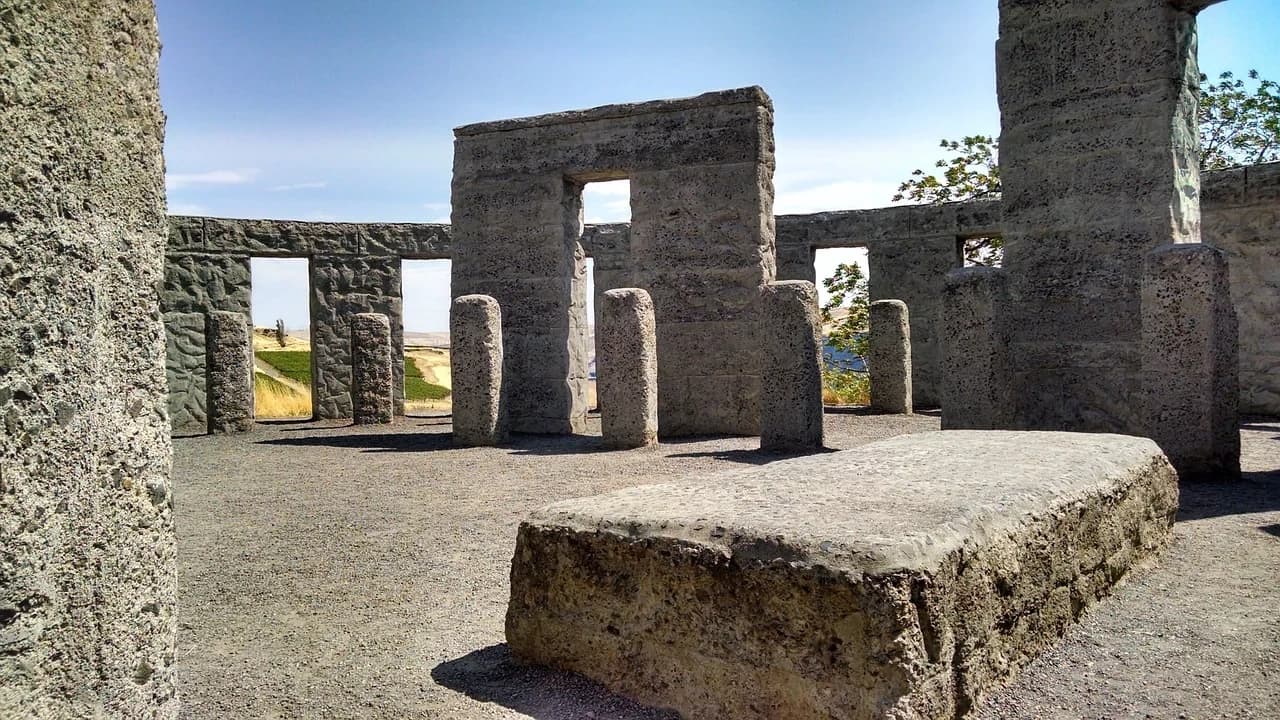 England In One Day: Stonehenge, Bath, Stratford and The Cotswolds Tour - تصویر 10
