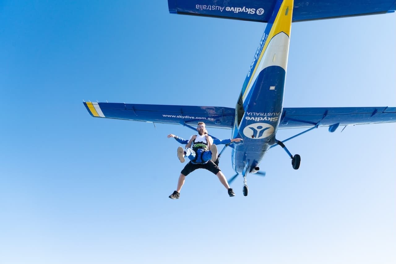 Tandem Skydiving Experience Airlie Beach - تصویر 4