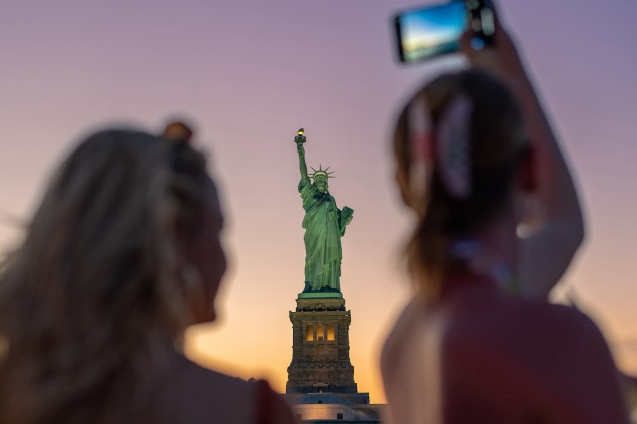 Official Circle Line Cruises, Midtown NYC: Reserved Straight-to-Board Ticket - تصویر 11