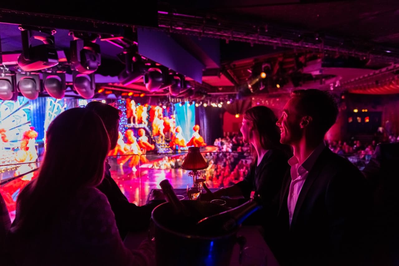 Moulin Rouge Cabaret Show with Drop-off Service and Seine River Cruise - تصویر 3