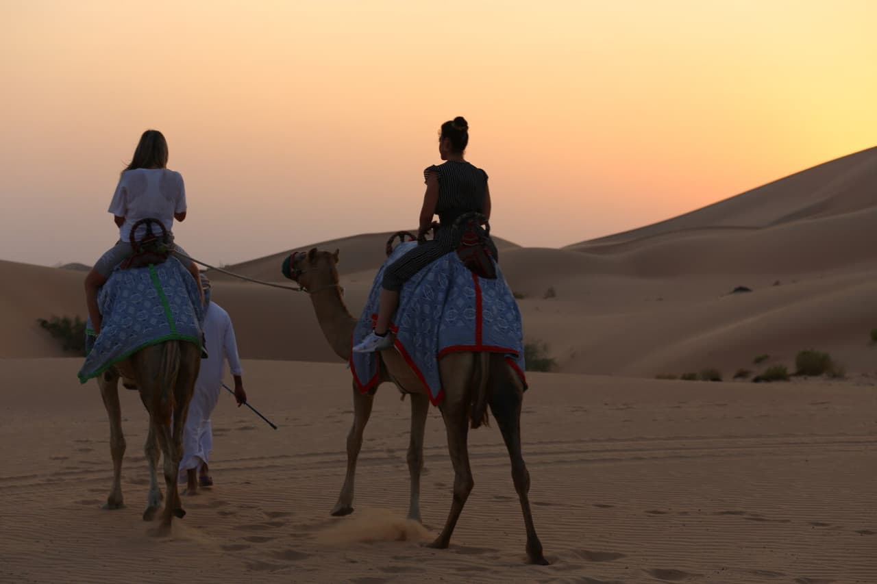 Premium Evening Desert Safari Tour from Dubai with BBQ Dinner - تصویر اصلی