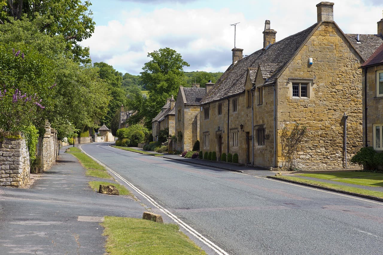 England In One Day: Stonehenge, Bath, Stratford and The Cotswolds Tour - تصویر 7