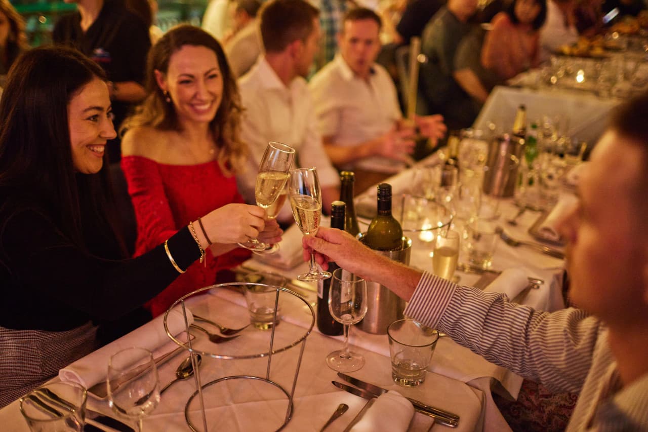 Sydney Harbour Showboat Dinner Cruise - تصویر 7