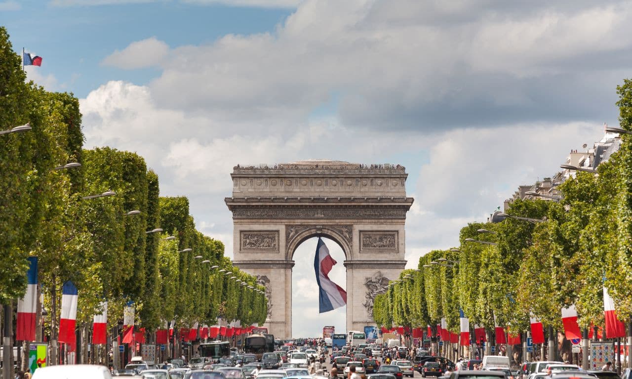 Paris Open-Top Bus Tour, Seine River Cruise, and Eiffel Tower Dining Experience - تصویر اصلی