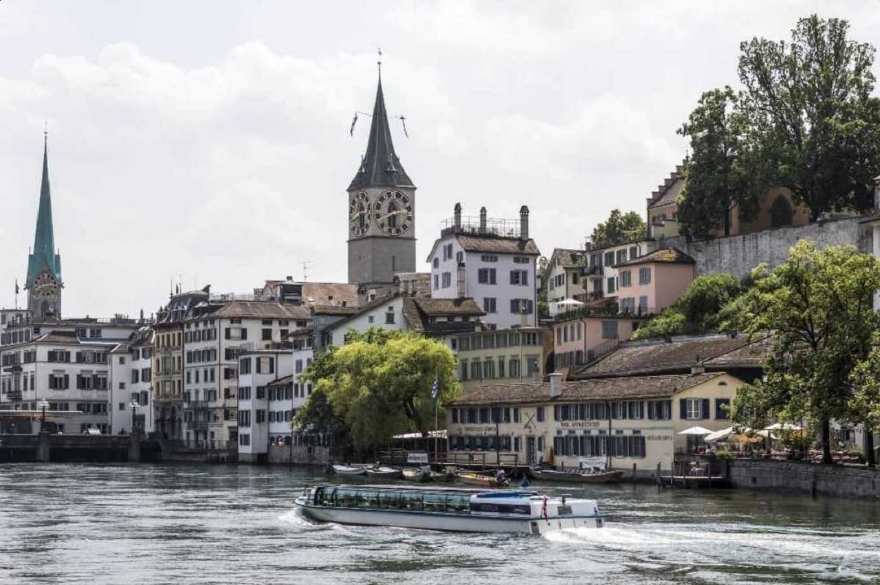 Zurich Sightseeing Bus Tour with Guided Old Town Walk - تصویر 3