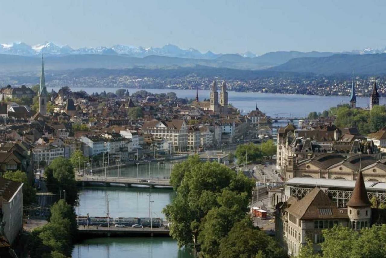 Zurich Sightseeing Bus Tour with Guided Old Town Walk - تصویر 6