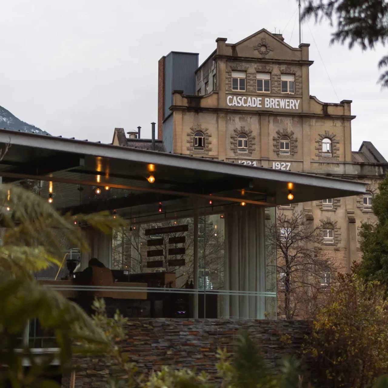 Cascade Brewery Grounds Tour - تصویر 2