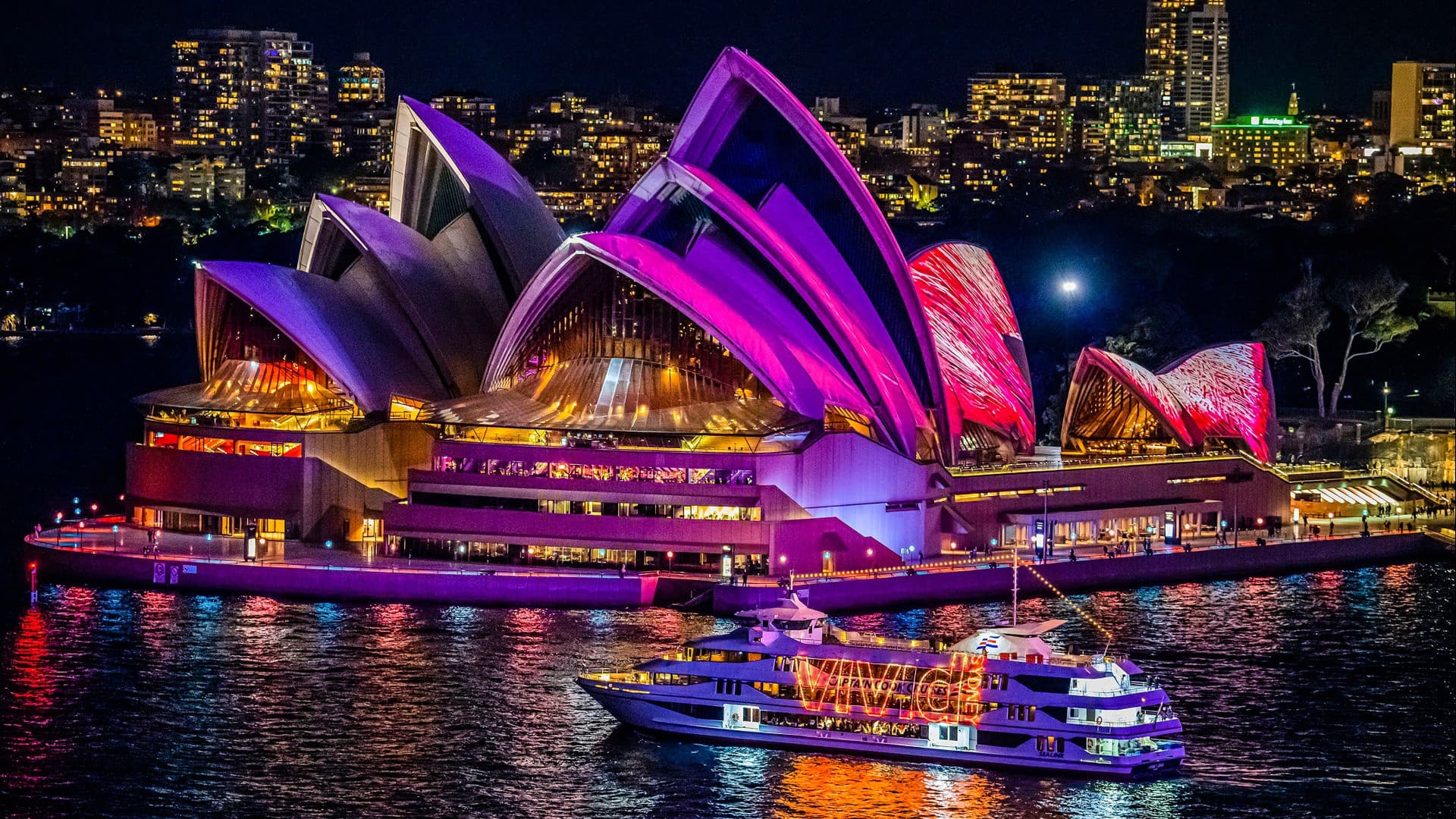 Vivid Sydney Cruise with Captain Cook Cruises Departing From Darling Harbour - تصویر اصلی