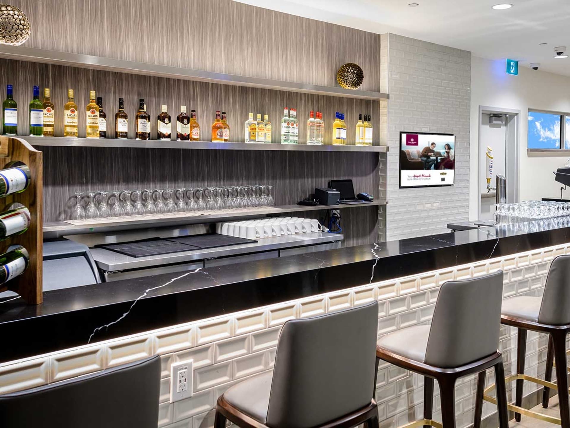Plaza Premium Lounge - Toronto Pearson International Airport Terminal 1 - تصویر اصلی