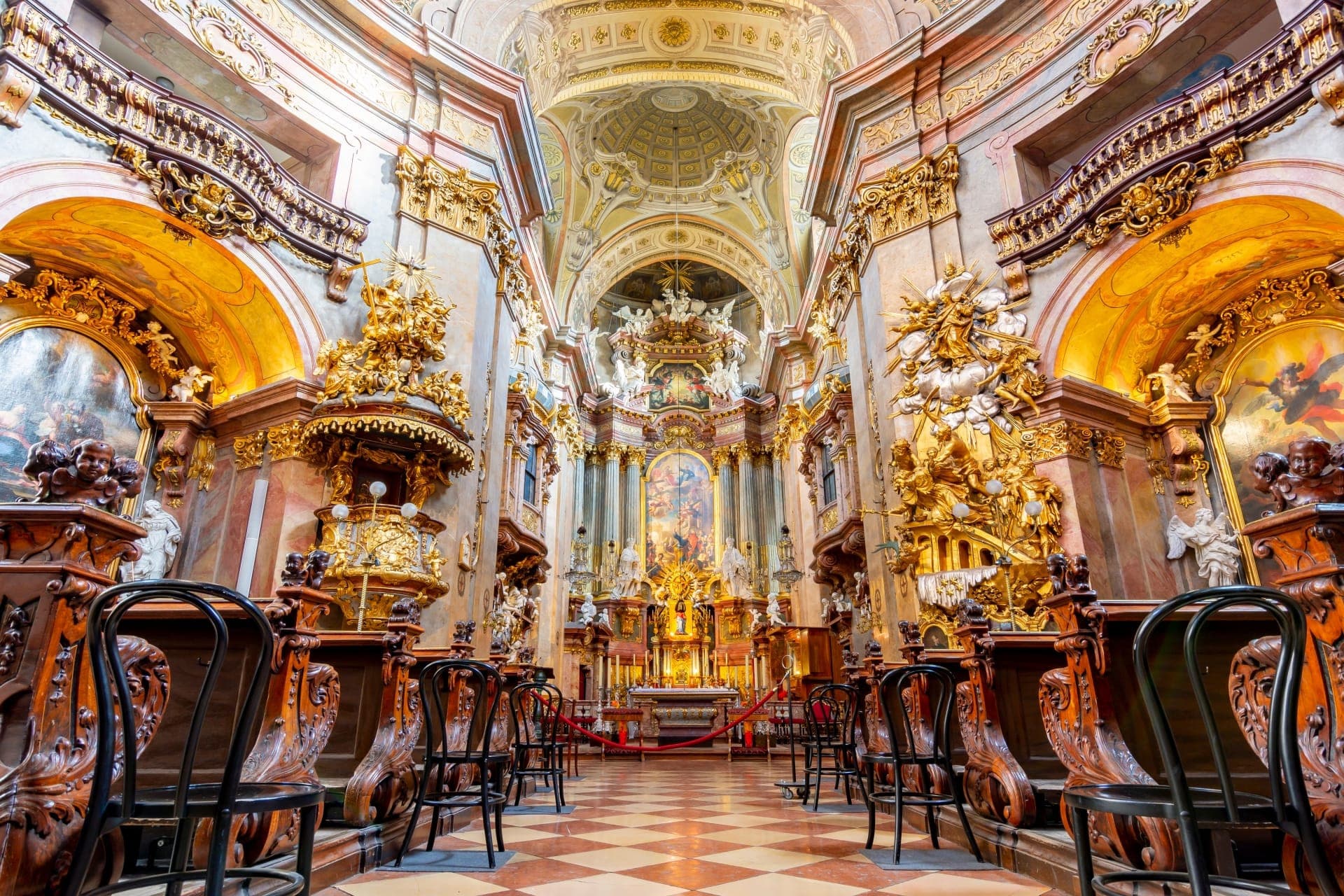 Vienna Old Town, Hofburg Palace Courtyard, and St. Stephen's Cathedral Walking Tour - تصویر 3