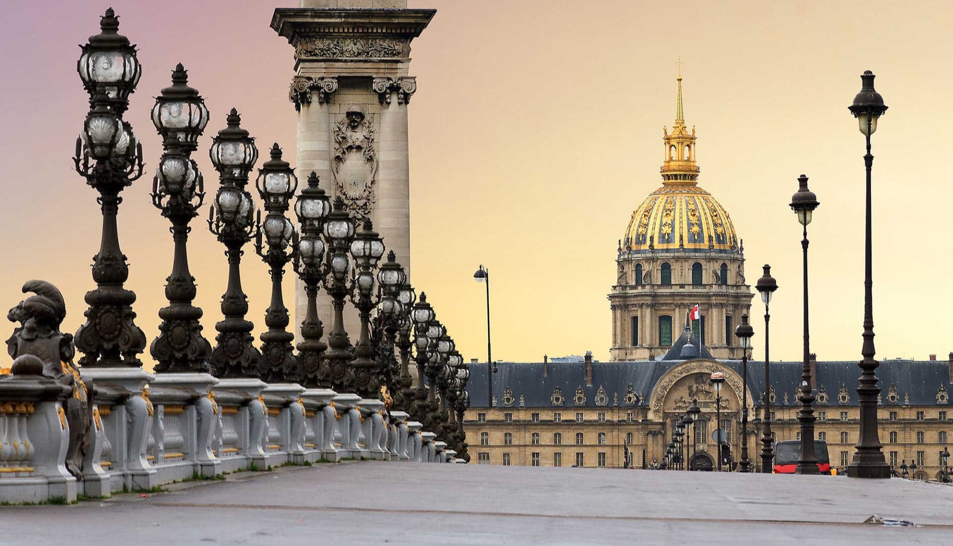 Paris Open-Top Bus Tour and Eiffel Tower Reserved Access - تصویر 14