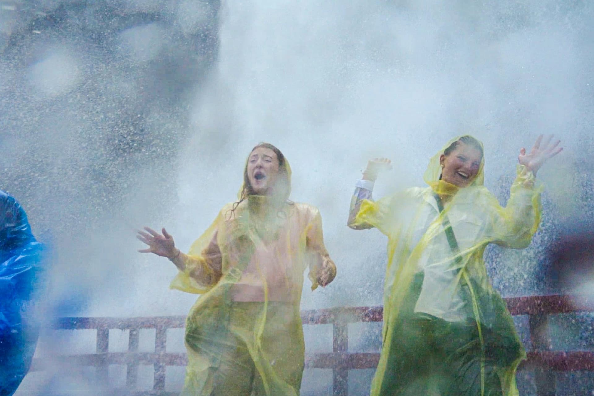 Niagara Falls(US & Canada): Guided Tour with Boat Cruise, Cave of the Winds & Skylon Tower - تصویر 6
