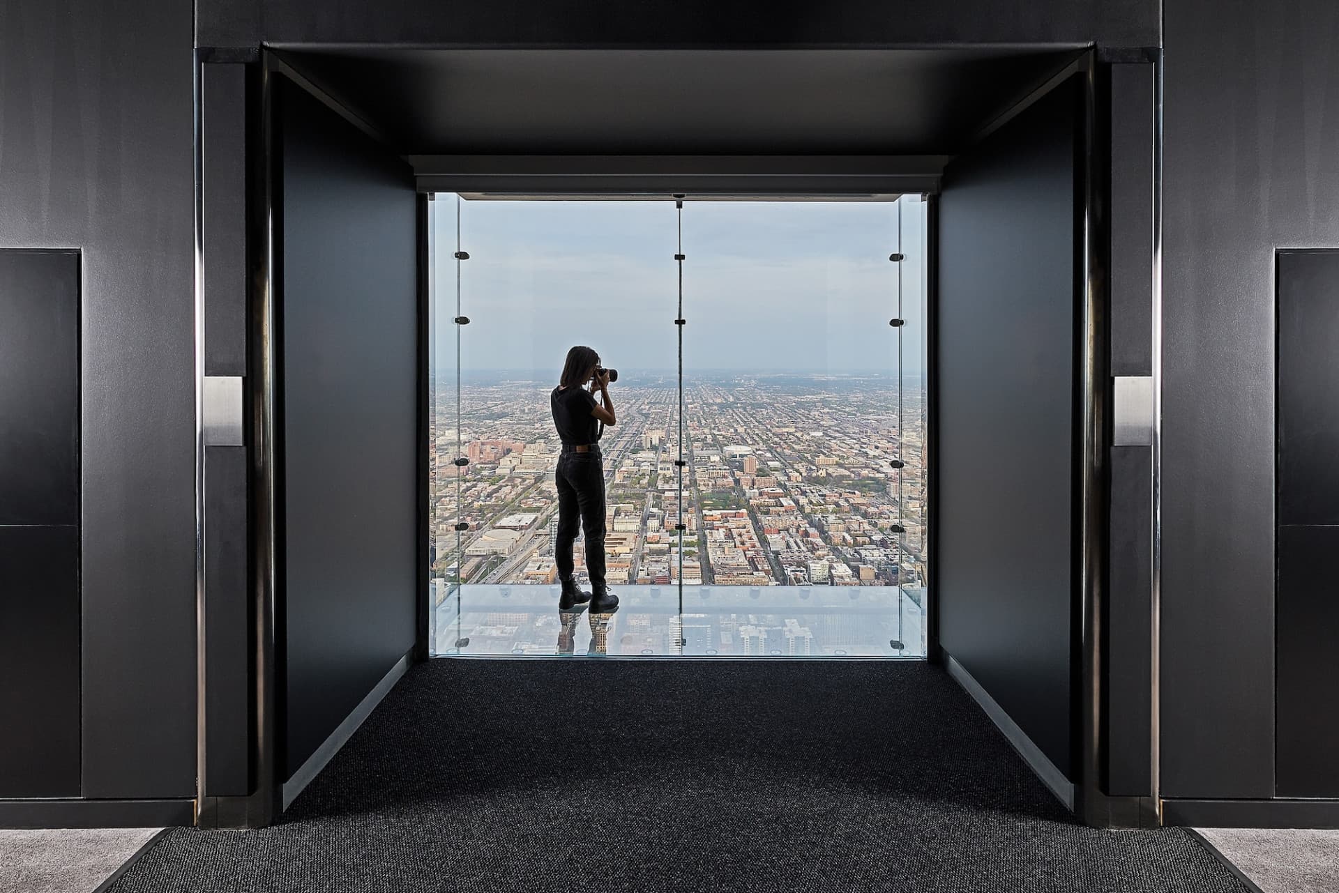 Skydeck Chicago and The Ledge Ticket - تصویر 12