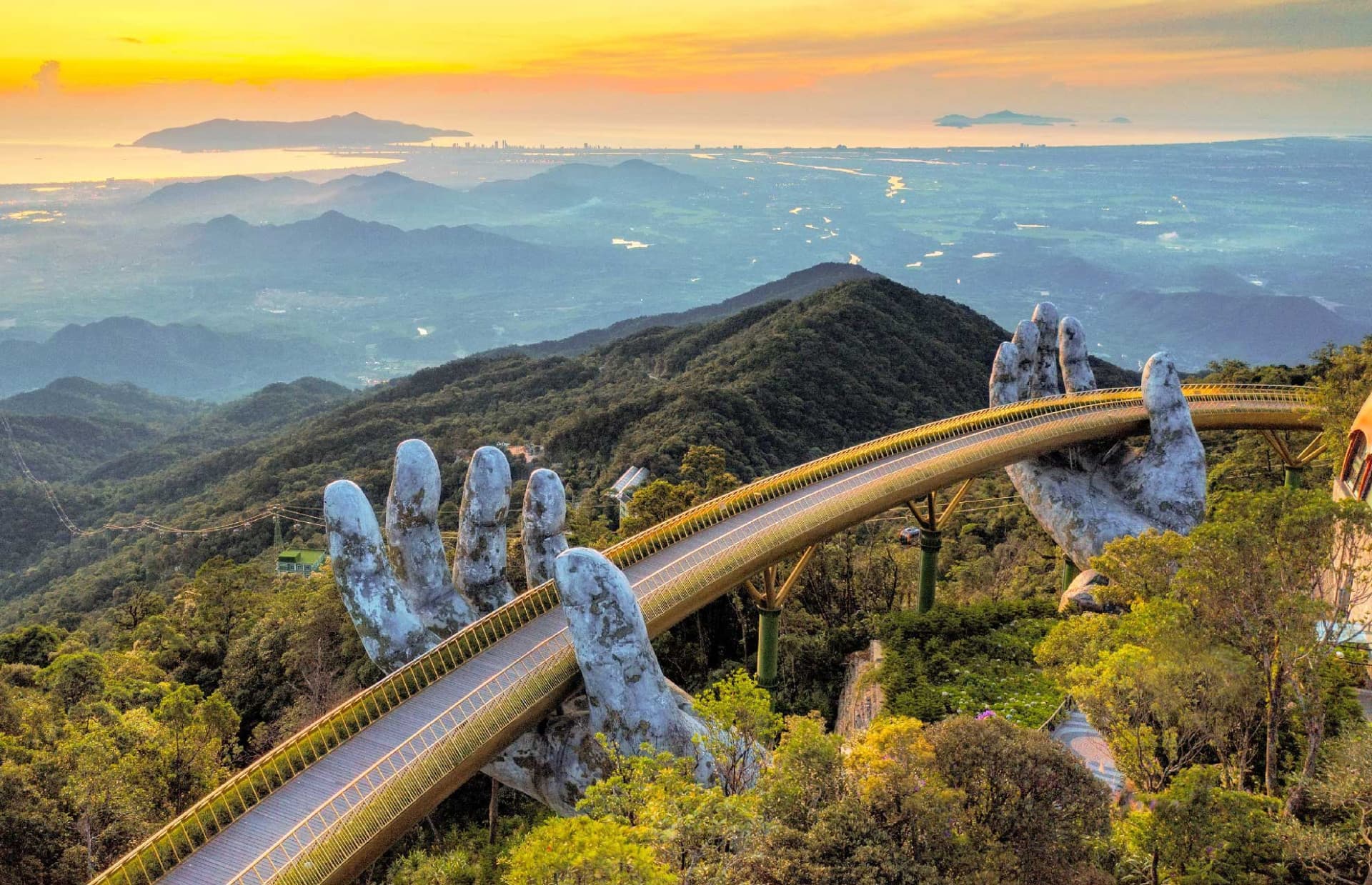 Ba Na Hills and Golden Bridge Full-Day Tour from Da Nang - تصویر اصلی
