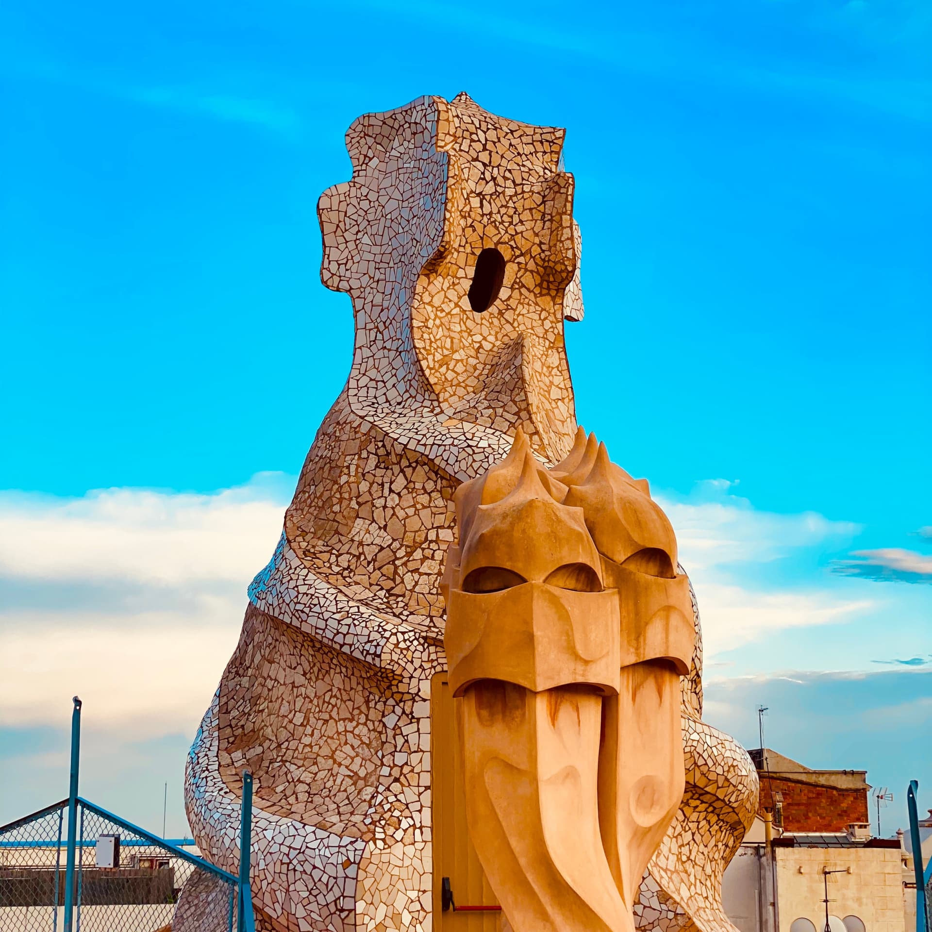 Barcelona Highlights: Sagrada Familia and Gaudi Houses Guided Tour - تصویر 9