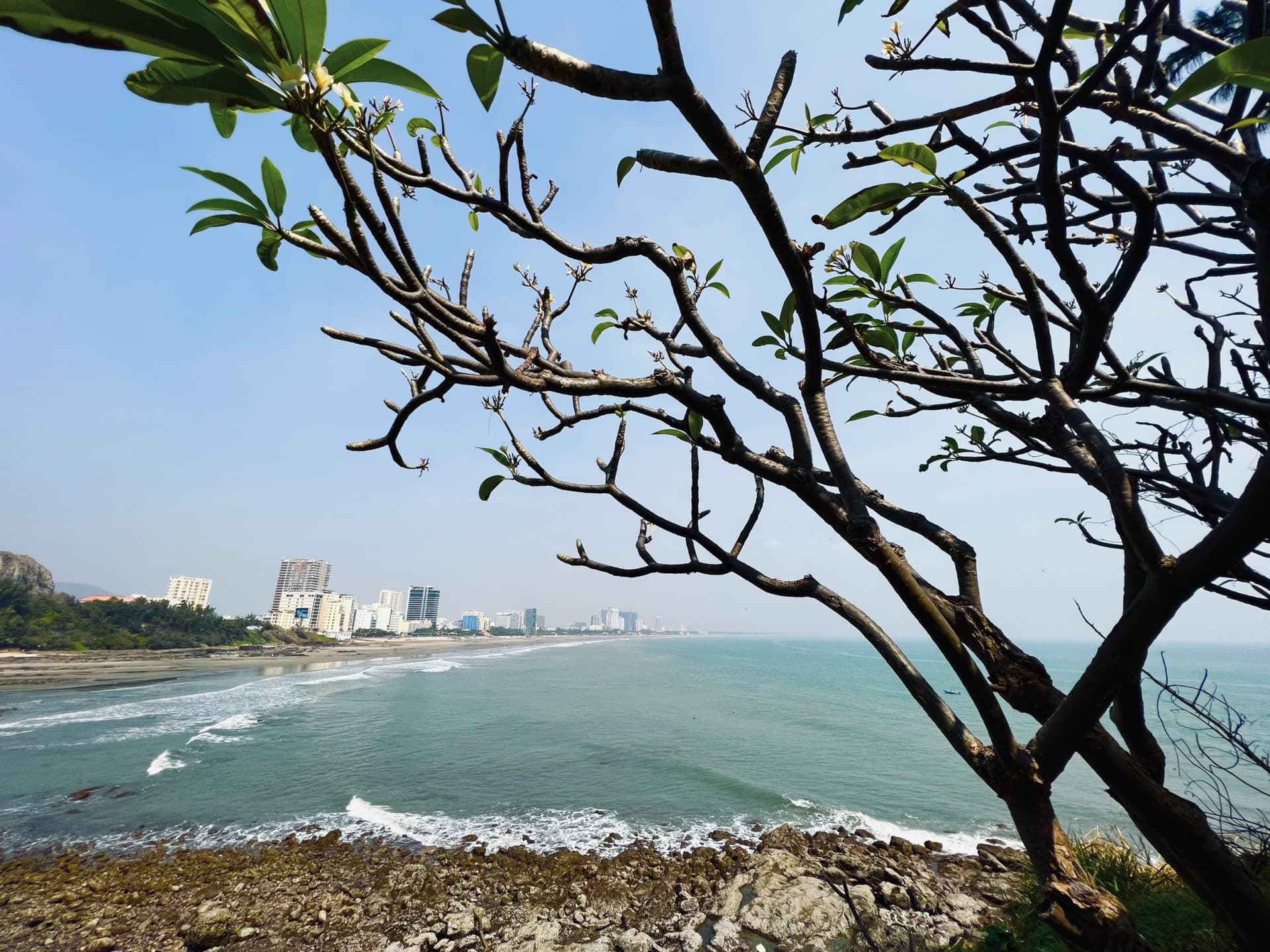 Vung Tau Full-Day Tour from Ho Chi Minh: Thuy Van Beach, Jesus Christ Statue, Thang Tam Temple - تصویر اصلی