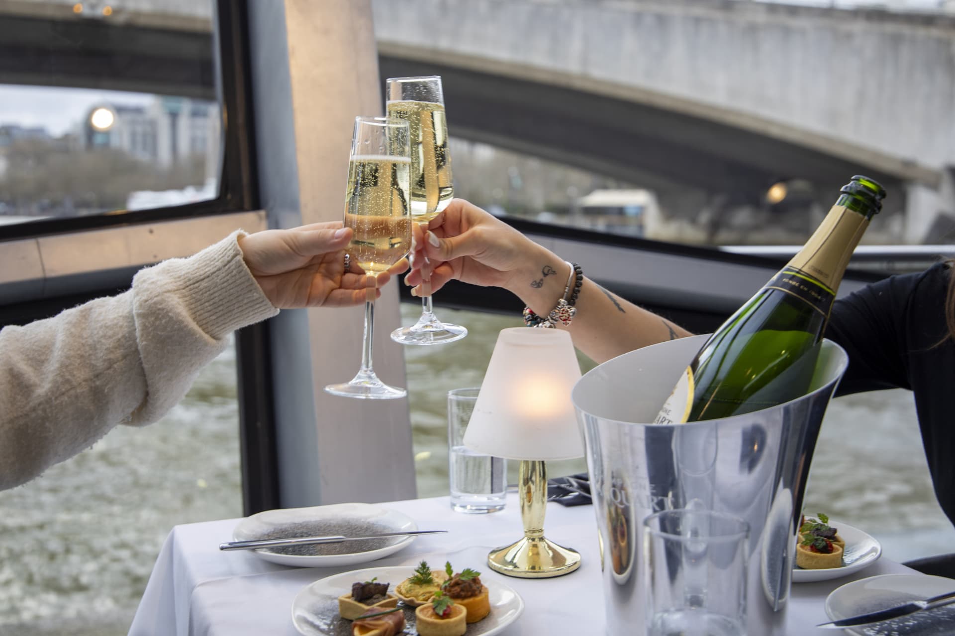 کروز شام بر روی رود تیمز لندن توسط City Cruises - تصویر 11