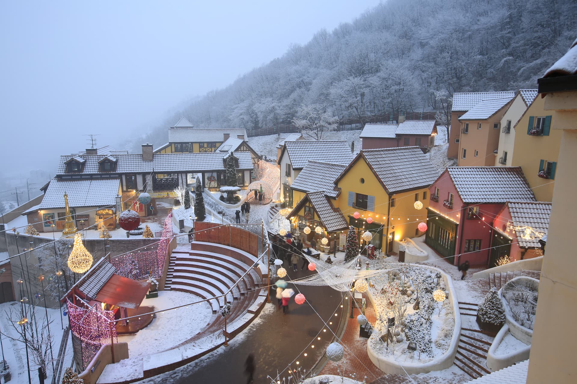 Nami Island, Petite France, Garden of Morning Calm, and Gangchon Rail Bike Tour from Seoul - تصویر 4
