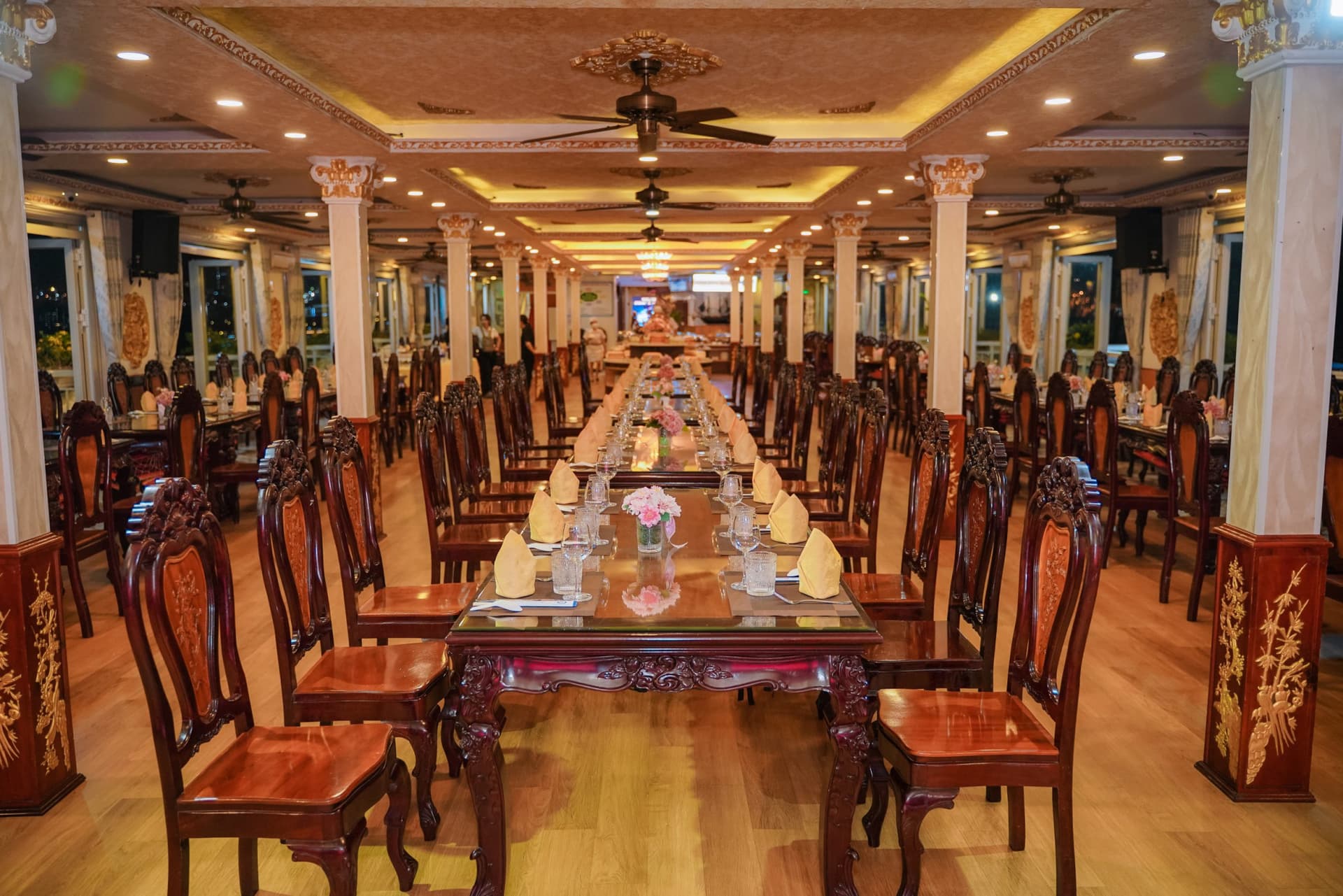 Saigon Evening Tour with Water Puppetry Show and Dinner Cruise - تصویر 8