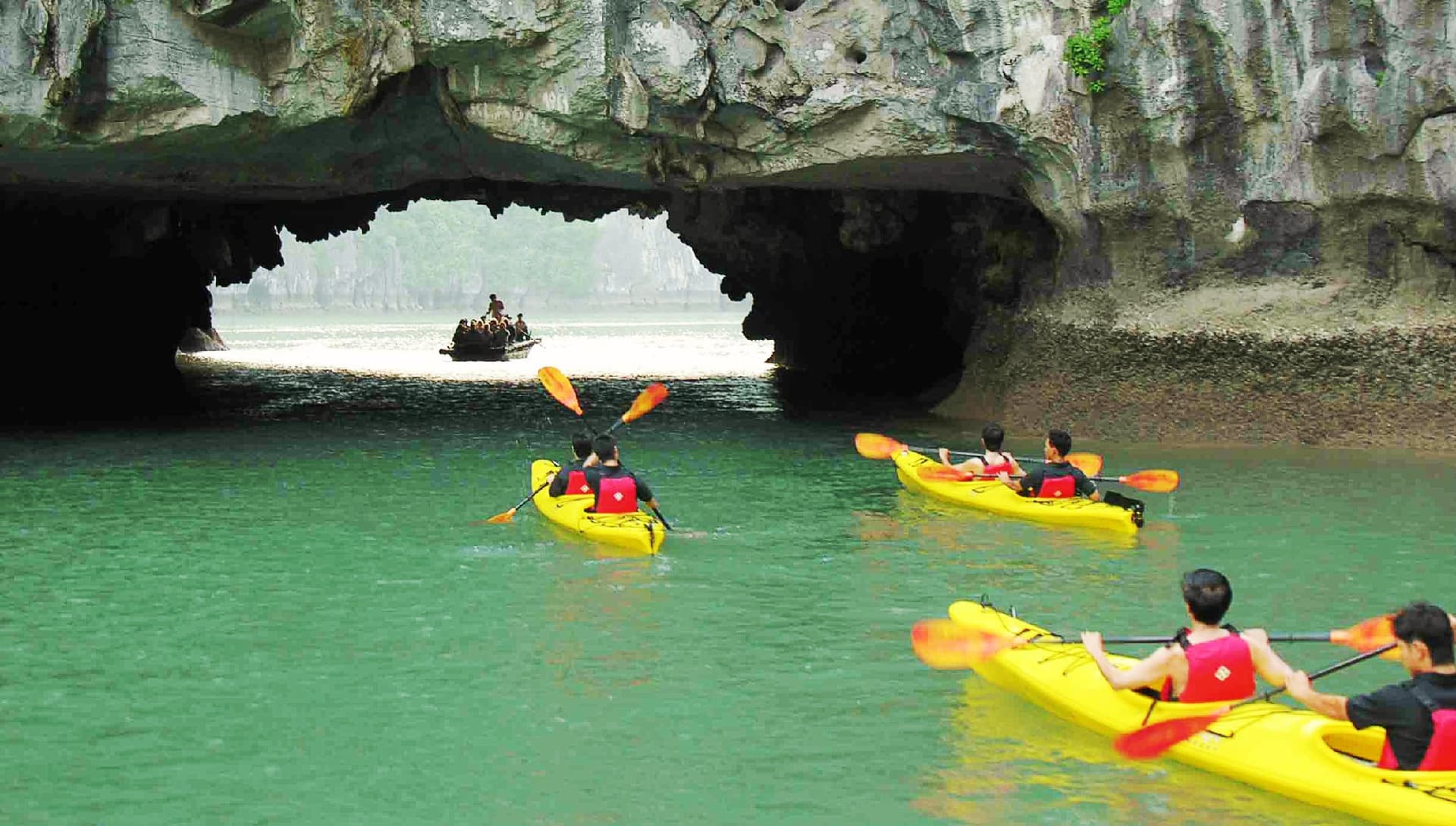 Ha Long Bay Cruise with Round Trip Transfer from Hanoi - تصویر 14