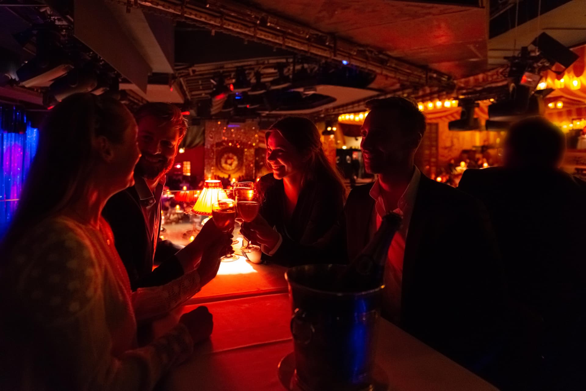 Moulin Rouge Cabaret Show and Paris Bus Tour - تصویر 5