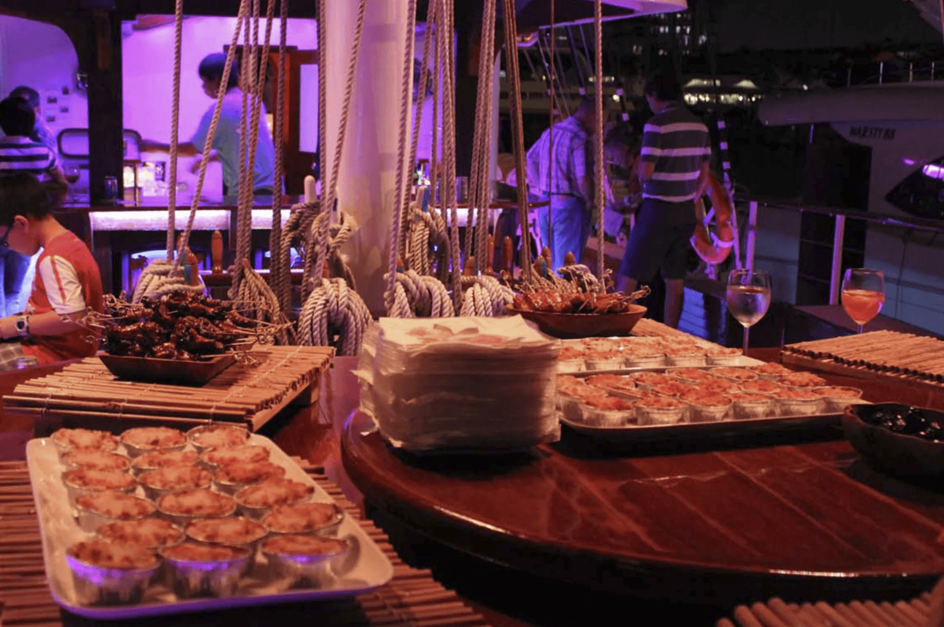 The Royal Albatross - Luxury Tall Ship Cruise Ticket - تصویر 32