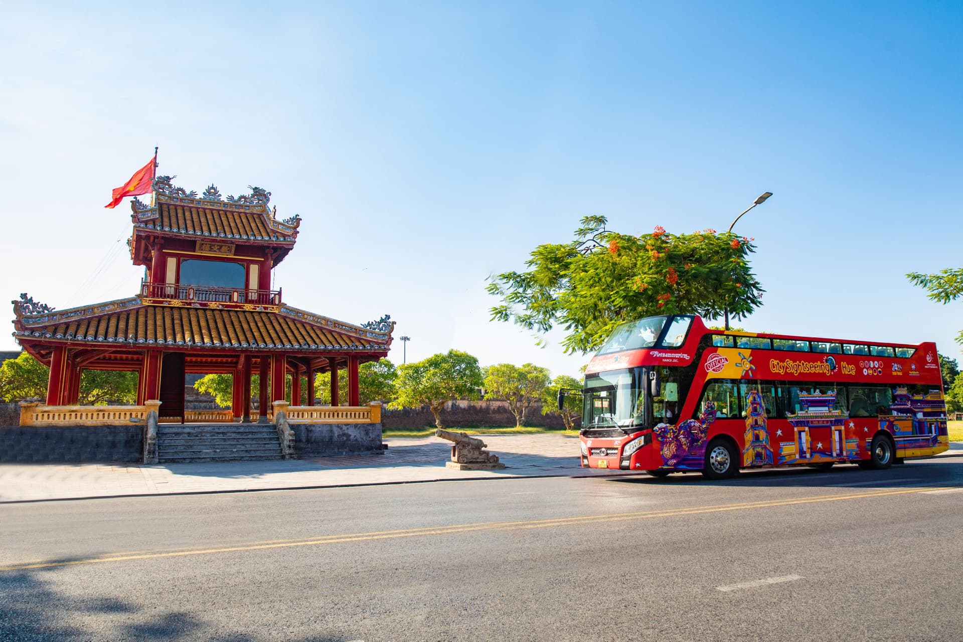 City Sightseeing Hue Hop-on Hop-off Bus Tour - تصویر 2