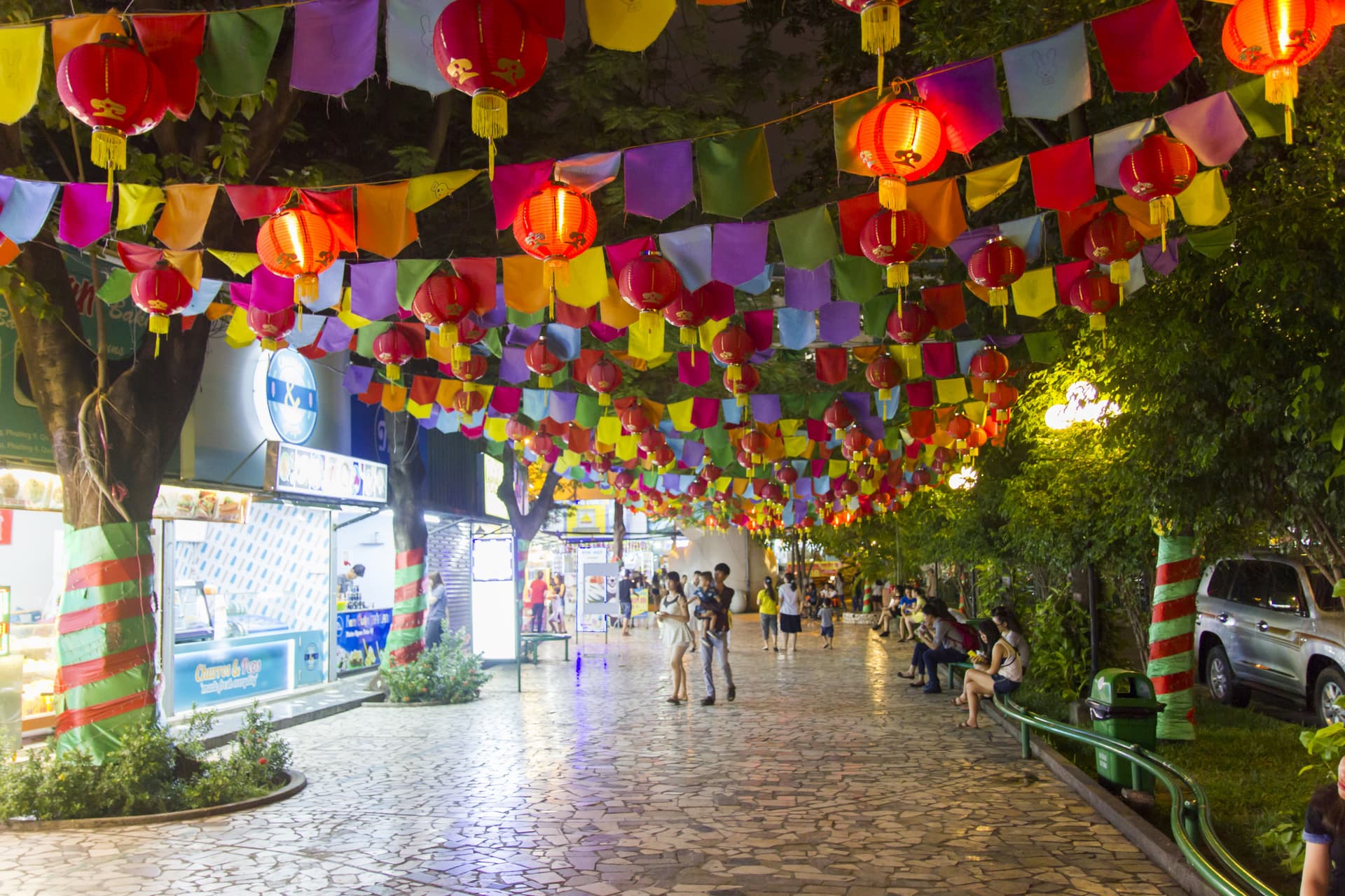 Ho Chi Minh City Night Food Tour by Motorbike - تصویر 7