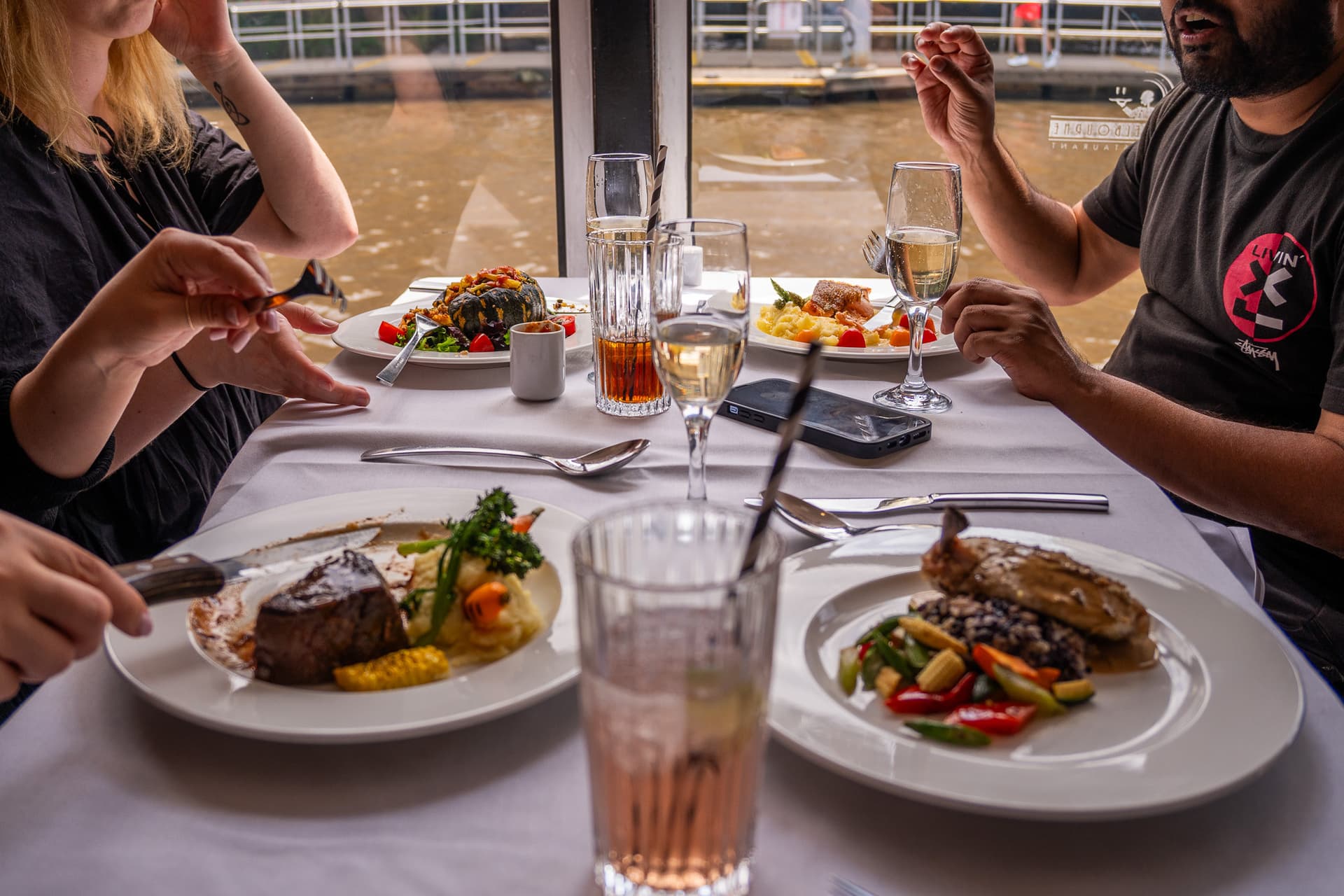 Spirit of Melbourne Lunch Cruise on the Yarra River - تصویر 2
