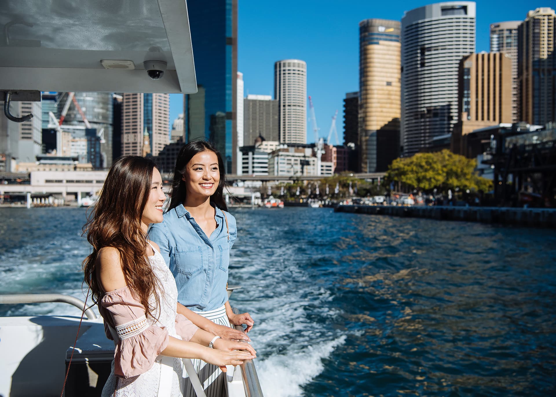 Sydney Harbour Long Lunch Cruise aboard Captain Cook Cruises - تصویر 10